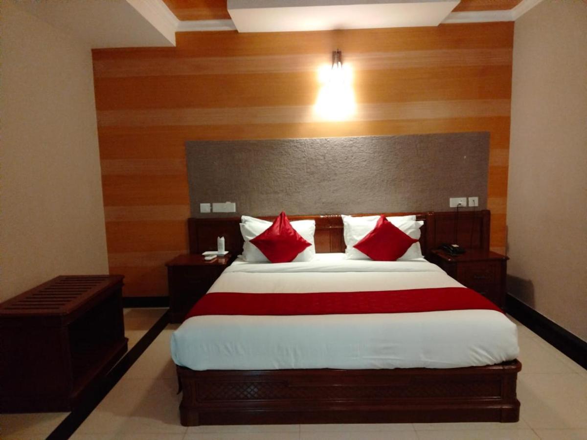 Hotel Jyothis Regency Palakkad Zewnętrze zdjęcie
