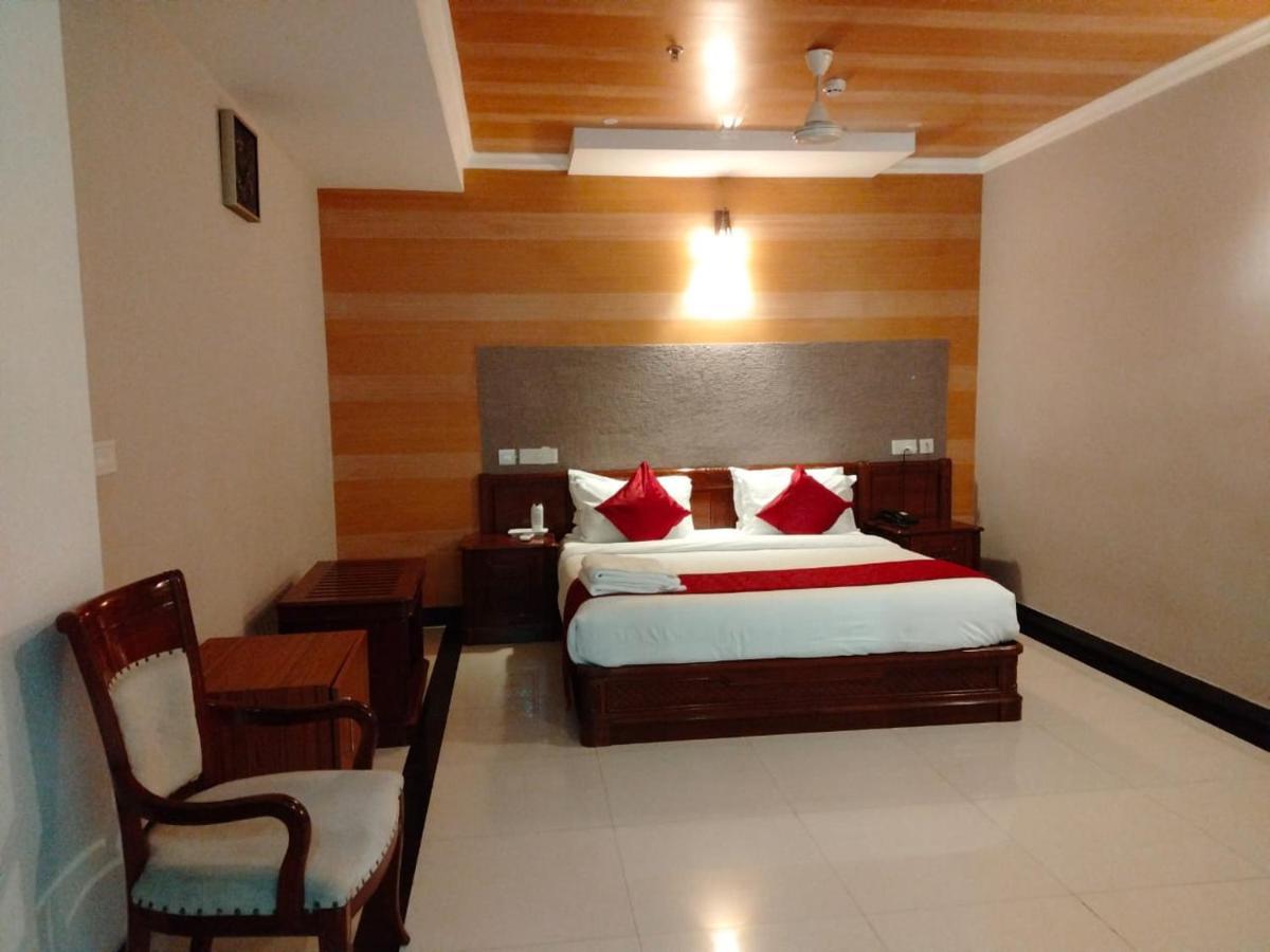 Hotel Jyothis Regency Palakkad Zewnętrze zdjęcie